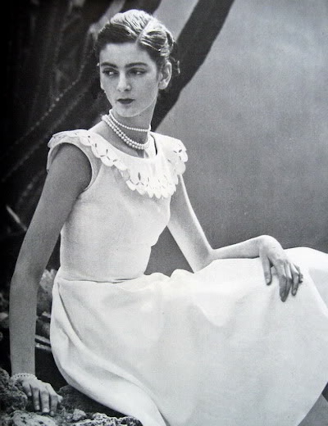 Blog_CarmenDO_1947_Apr15_Vogue_139_FrancesMcLaughlin